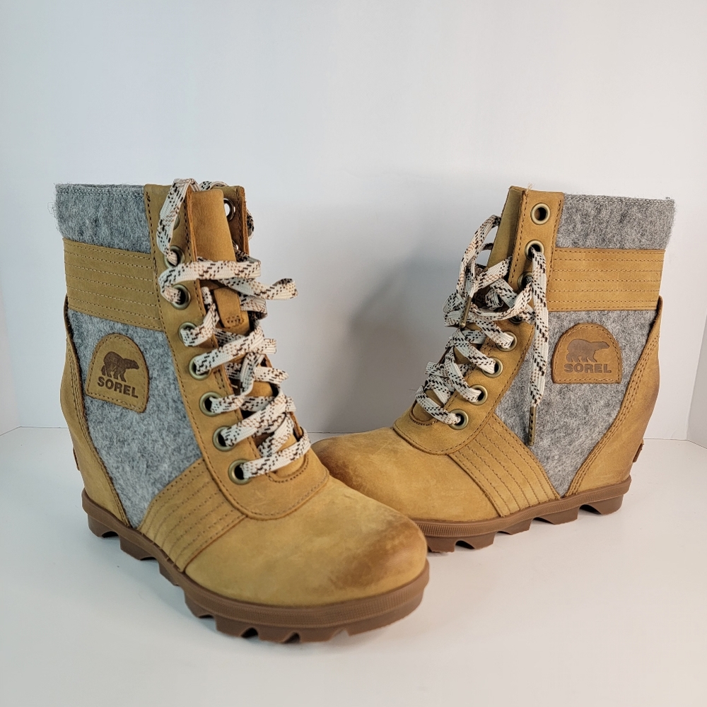SOREL Lace Up Hidden Wedge Boots sz 6.5 Camel and Gray Women's